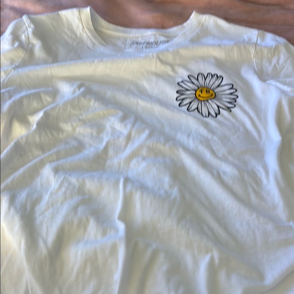 White womans small Shirt with Daisy Print